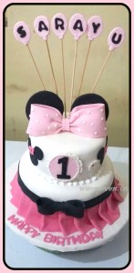 2-tier Minnie Mouse Bow cake