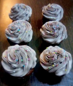 VANILLA FROSTED CUPCAKES