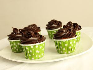 Holi Brown Cupcakes