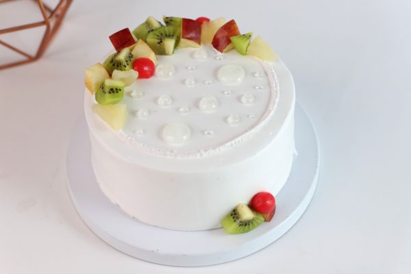 mixed-fresh-fruits-cake