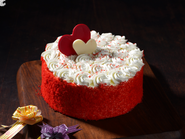 red-velvet-heart-cake