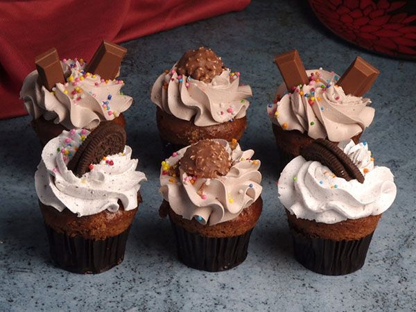 Assorted Premium Cupcakes - Pack of 6 - 3 Flavors