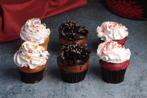 Buy 8 Get 4 Free Assortment Cupcakes - 3 Flavors