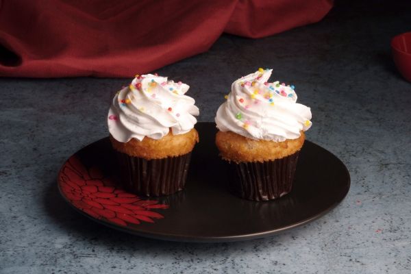 cupcakes, tea with cupcakes